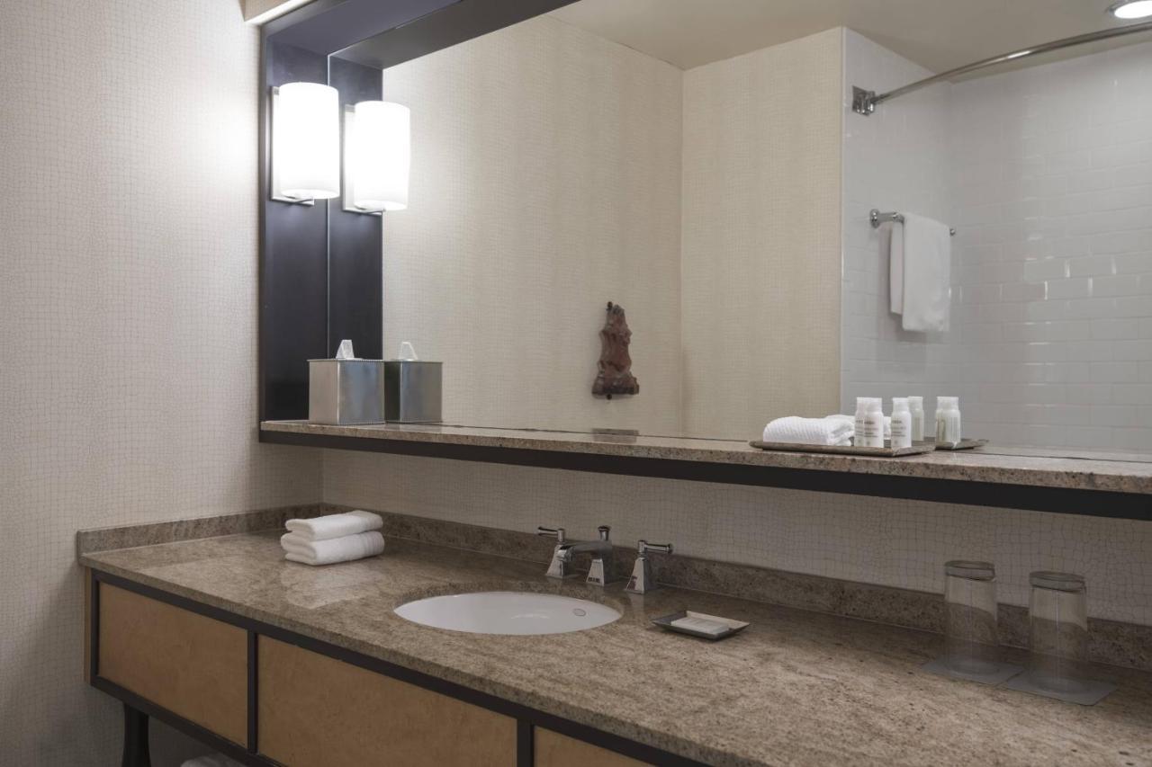 Renaissance New Orleans Arts Warehouse District Hotel Bagian luar foto