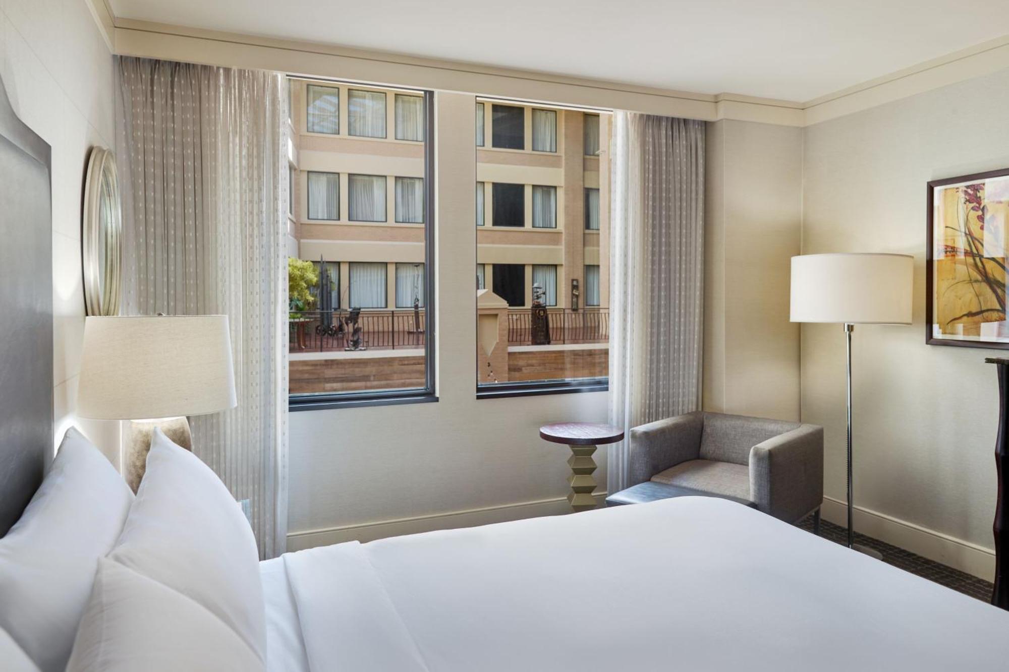 Renaissance New Orleans Arts Warehouse District Hotel Bagian luar foto