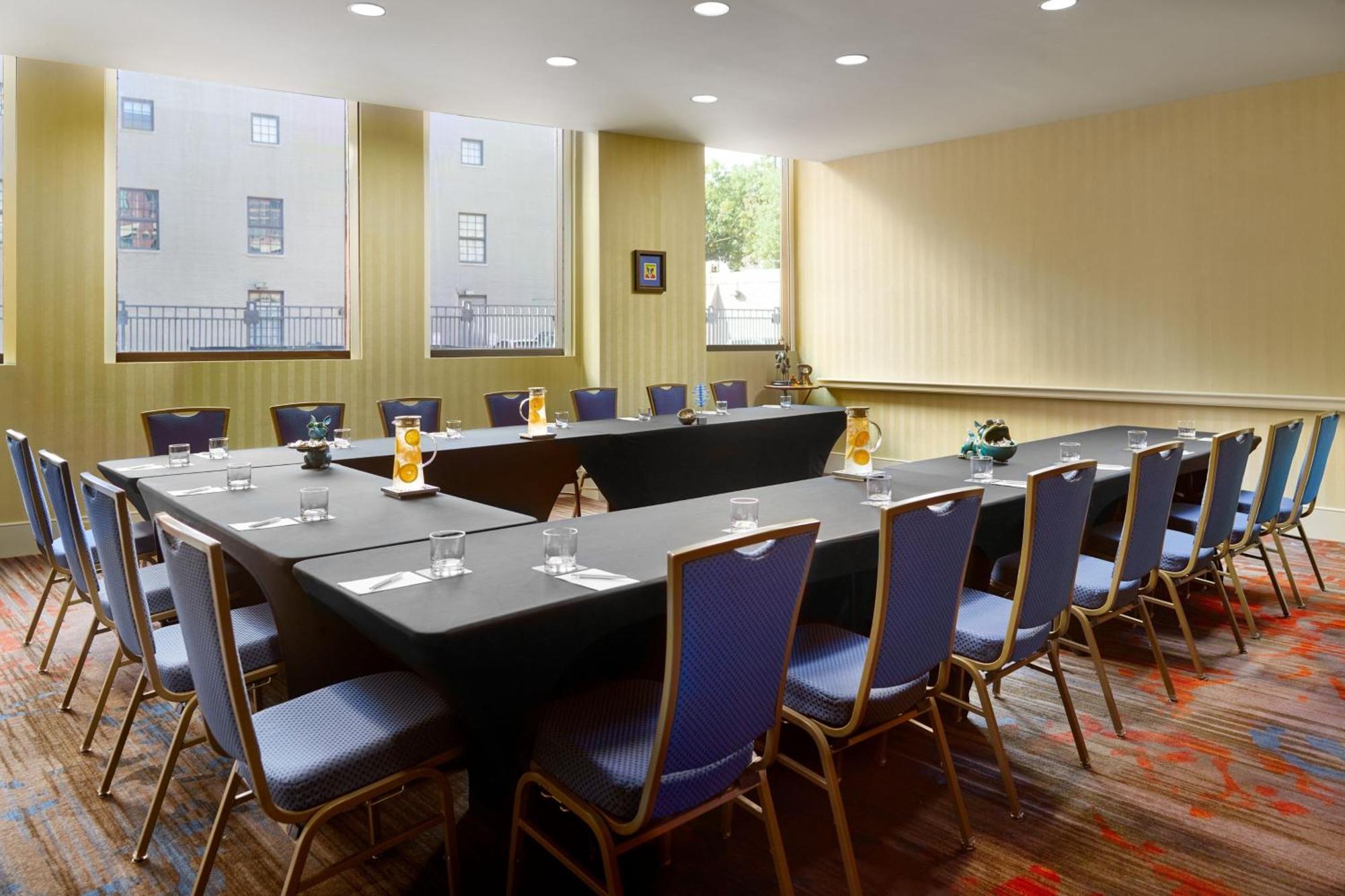 Renaissance New Orleans Arts Warehouse District Hotel Bagian luar foto