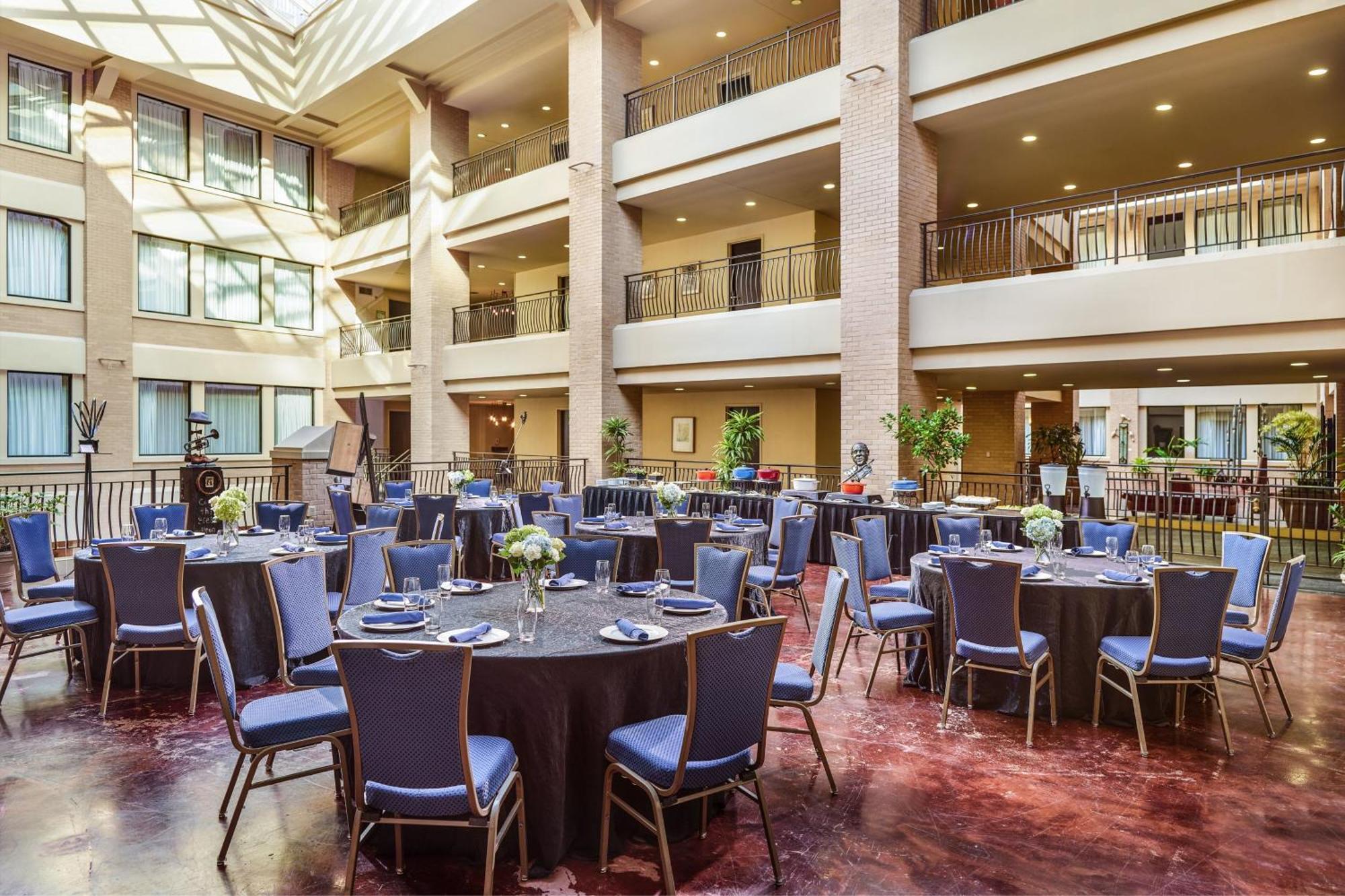 Renaissance New Orleans Arts Warehouse District Hotel Bagian luar foto