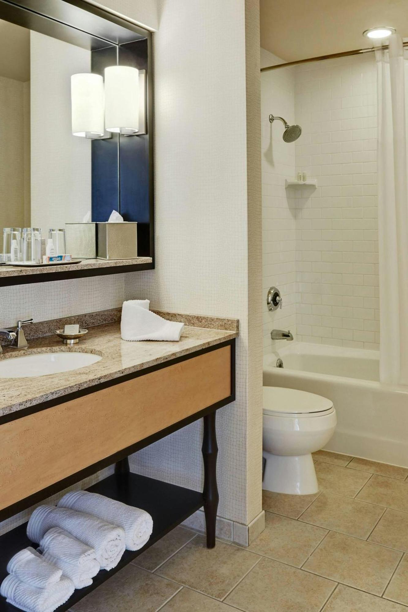 Renaissance New Orleans Arts Warehouse District Hotel Bagian luar foto