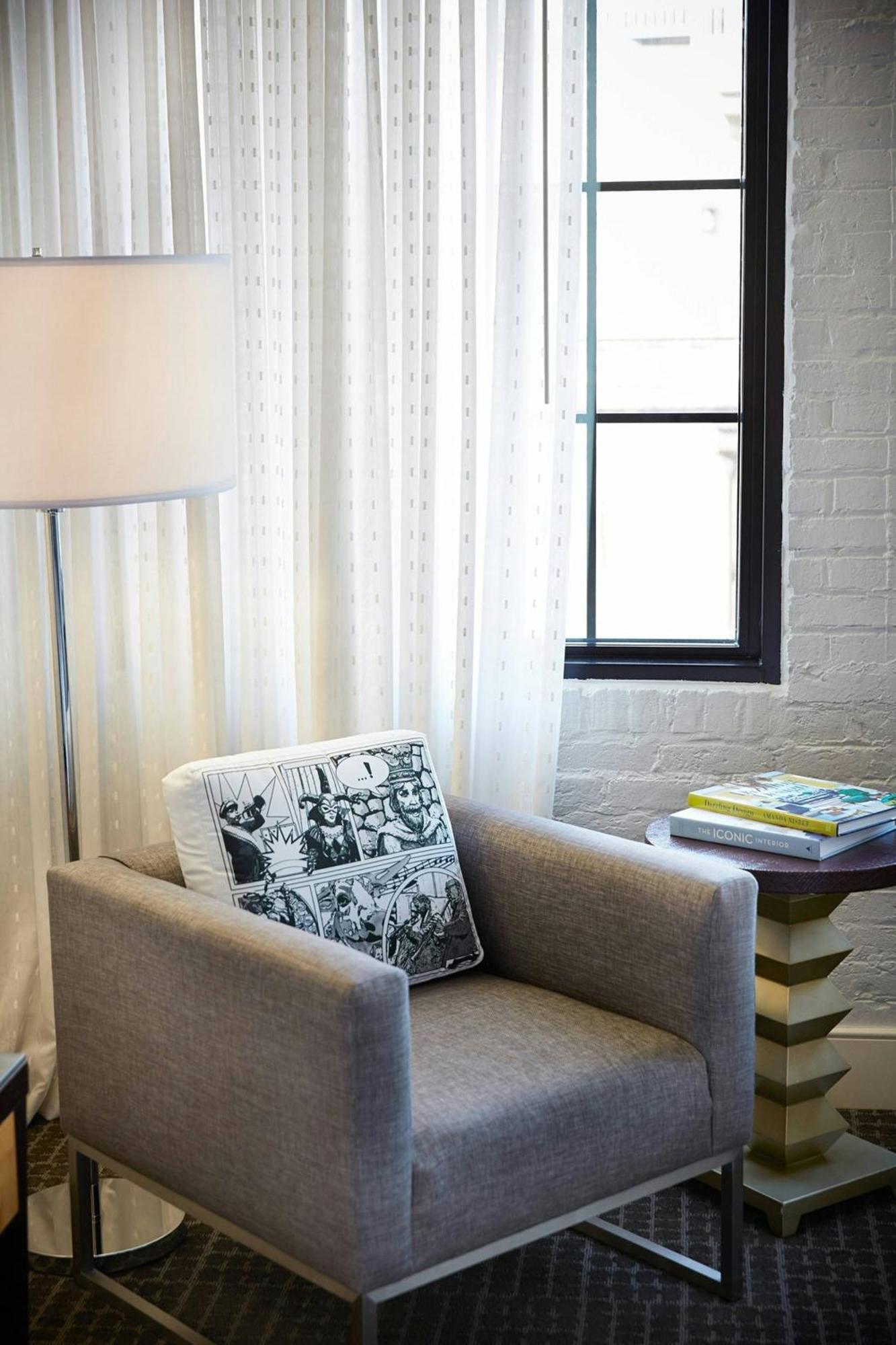 Renaissance New Orleans Arts Warehouse District Hotel Bagian luar foto