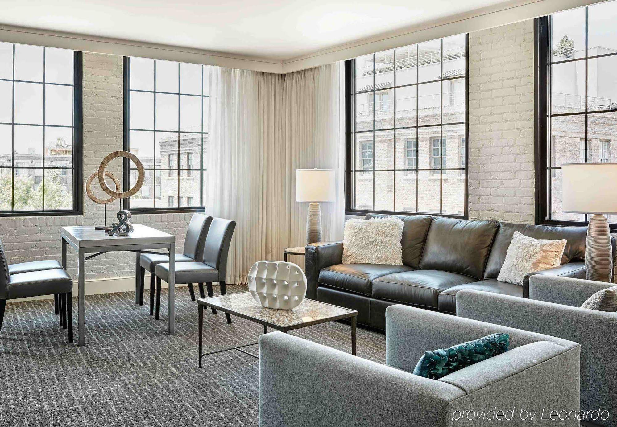 Renaissance New Orleans Arts Warehouse District Hotel Bagian luar foto