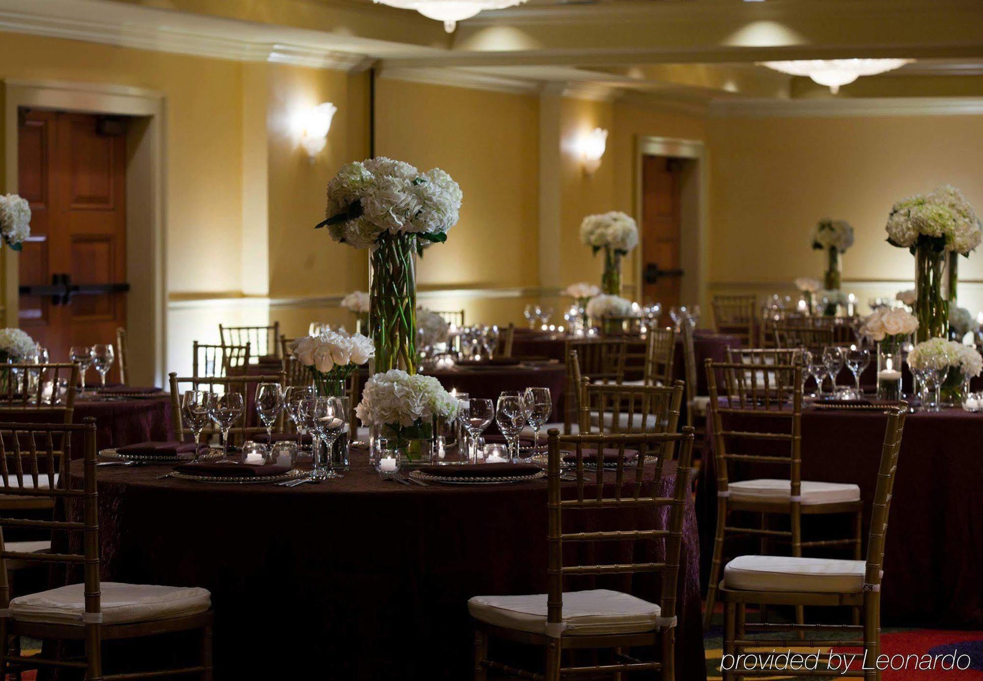 Renaissance New Orleans Arts Warehouse District Hotel Bagian luar foto