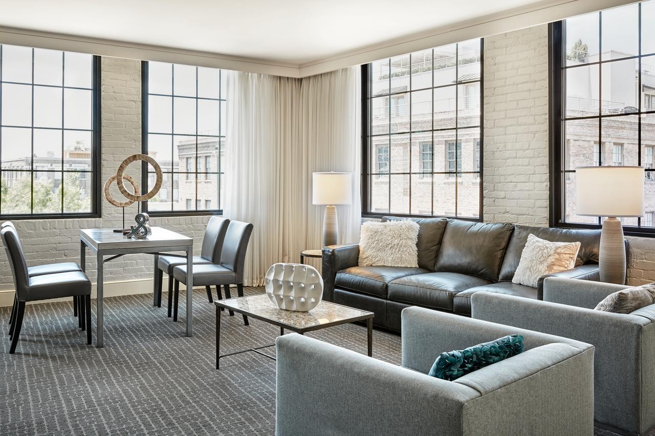 Renaissance New Orleans Arts Warehouse District Hotel Bagian luar foto